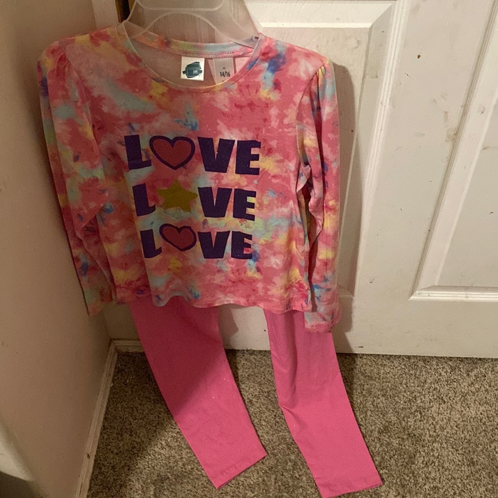Girl Long sleeved shirt and pants